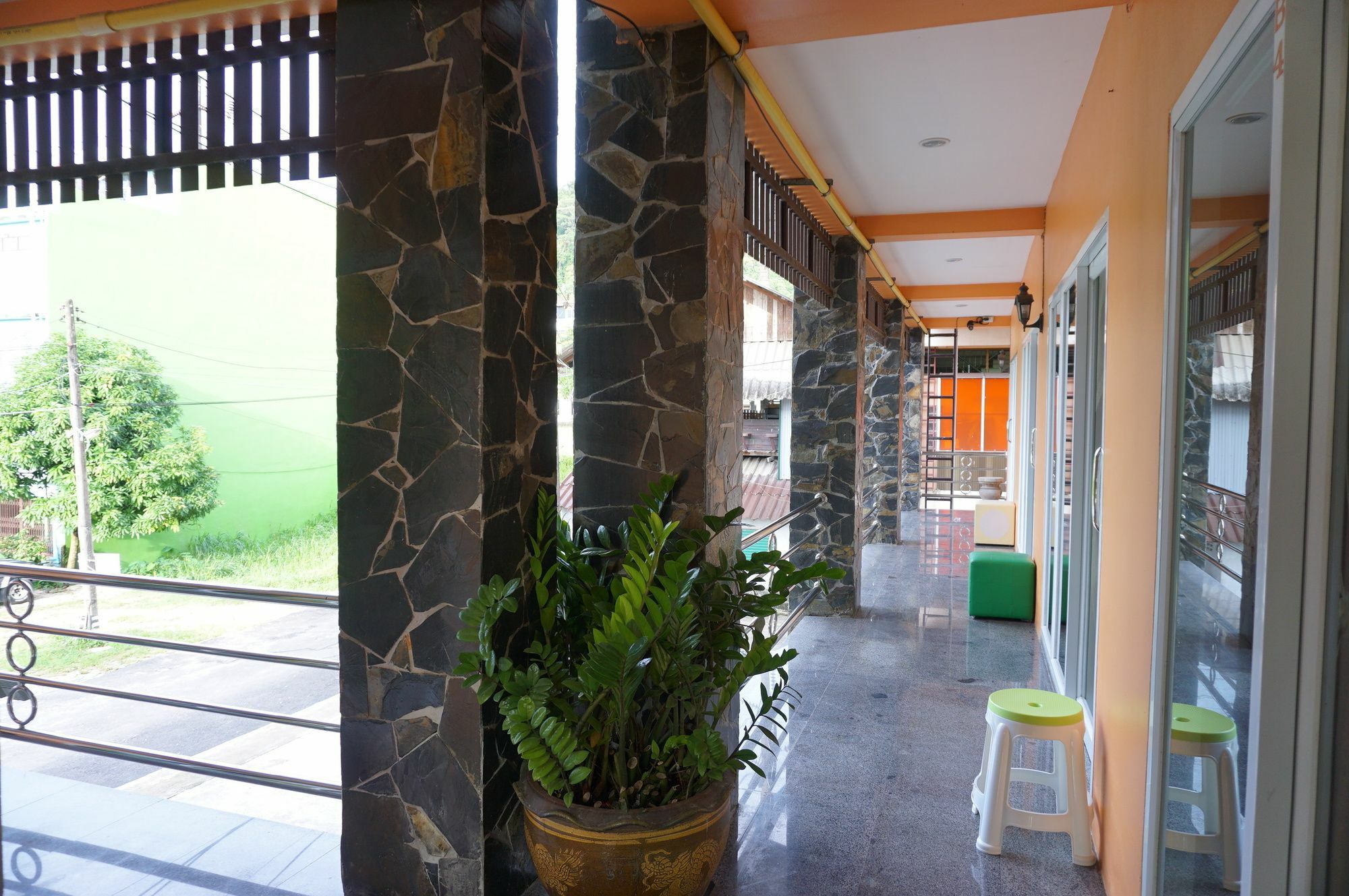 B And B Hotel Ρανόνγκ Εξωτερικό φωτογραφία